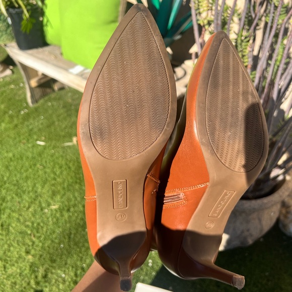 Bandolino Galayn 3 9.5
Brown Heeled Booties with Slim Heel and Short Shaft - Picture 9 of 11